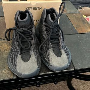 Yeezy Quantum Size 6 1/2